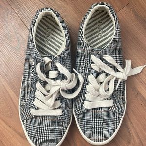 TAOS Womens Sneakers